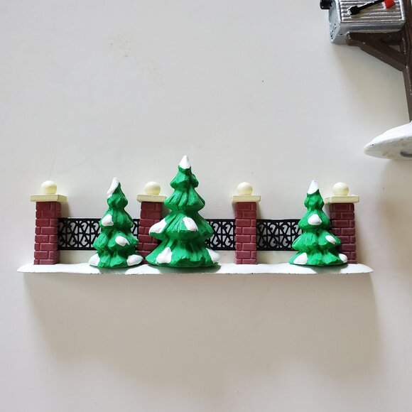 Department 56 Two Tree Lined Fences with Mailbox - Picture 13 of 15